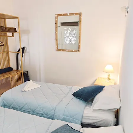 Salty Sandy * لاغوس